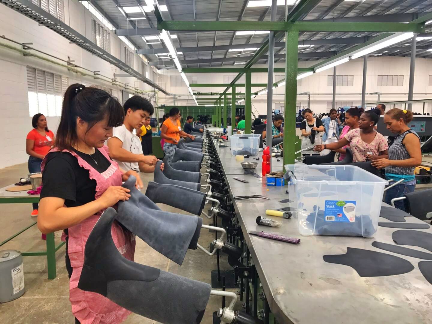 The Pilot Production of Ningshing’s Dominican Overseas Rubber Footwear Manufactu